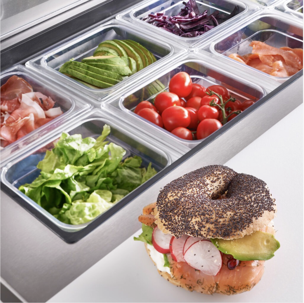 MESA REFRIGERADA PARA PREPARACION DE SANDWICHES Y ENSALADAS. TRUE TSSU-27-12M-C-HC # TRUE-TSSU-27-12M-C-HC